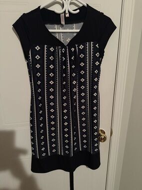 Black & White Geometric Print Cap-Sleeve Dress